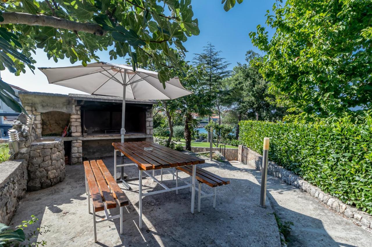 Maestral Apartments Malinska Exterior photo